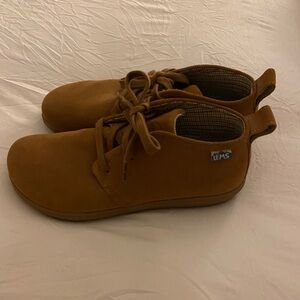 Men lems chukka boots. Practically new. Got them as a gift and wore once.